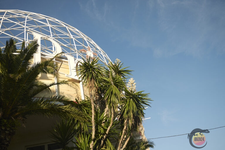 [UNVRS] Ibiza exterior view at night with vibrant lights.